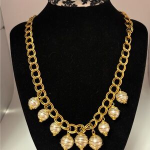 Elegant Gold and Pearl Necklace